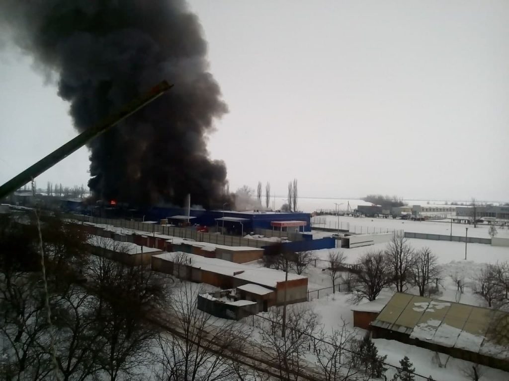 В Первомайске горел гипермаркет «Эпицентр»: подозревают поджог (фото)