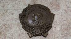 Барельеф с изображением Владимира Ленина вернули на место (фото)