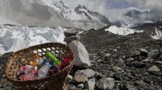 Гималайский музей хочет превратить мусор, оставленный на Эвересте, в современное искусство (фото)