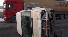 Под Харьковом перевернулся автобус с 17 пассажирами — подробности (фото)
