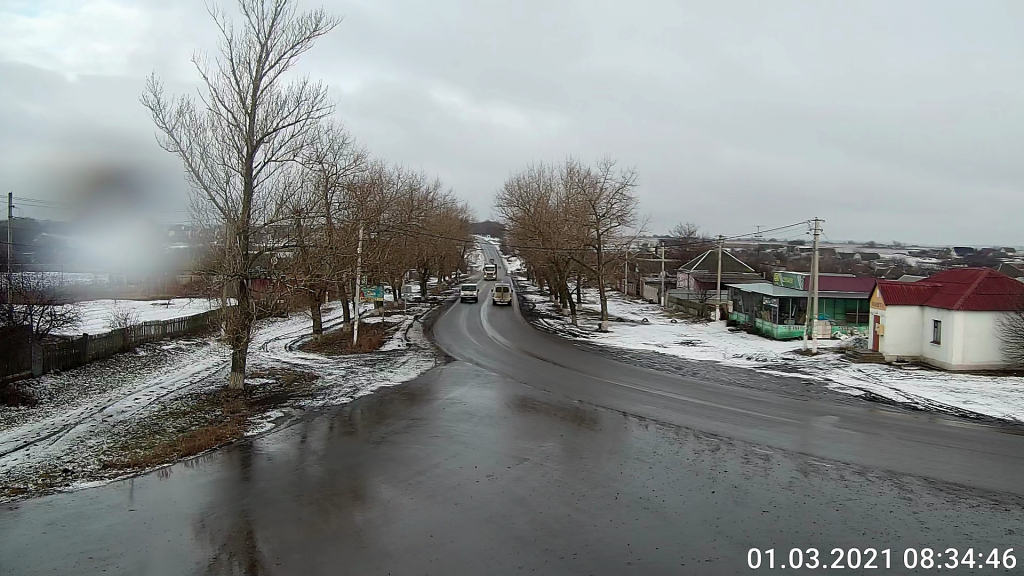 Ситуация на дорогах Харьковщины: мокрое покрытие, местами — слабый снег (видео)