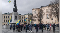 В центре Харькова — «ритуальные пляски» против вакцинации и роста тарифов (видео)