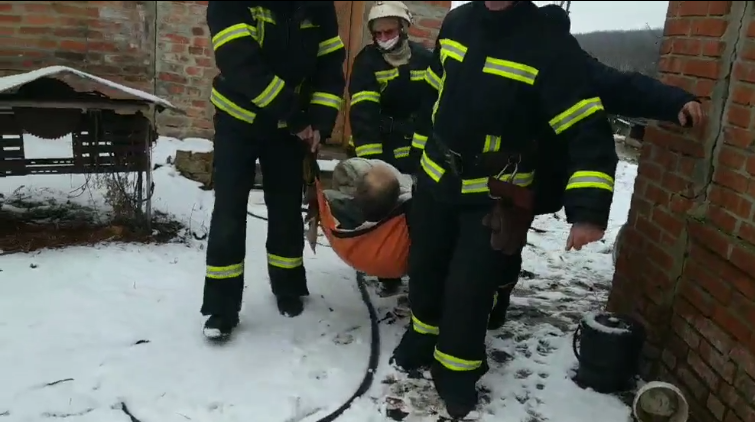 На Харьковщине спасатели помогли медикам «скорой» (видео)