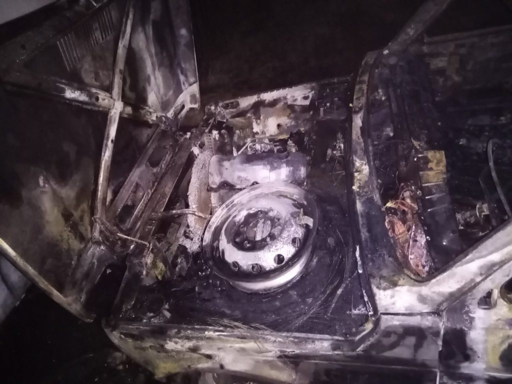 В Харьковской области сгорел ВАЗ: подозревают поджог (фото)