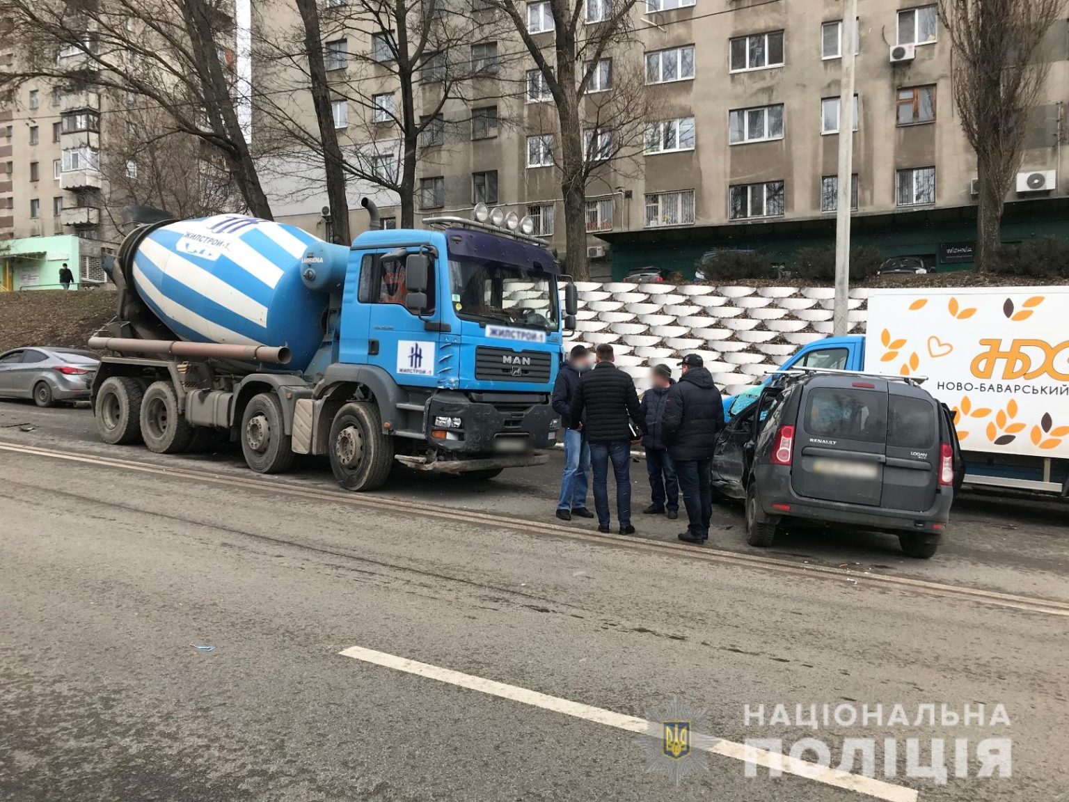 Полиция разыскивает свидетелей ДТП с участием водителя бетономешалки (фото)