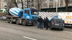 Полиция разыскивает свидетелей ДТП с участием водителя бетономешалки (фото)