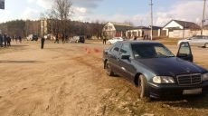 На Харьковщине «Мерседес» наехал на ребенка (фото, видео)