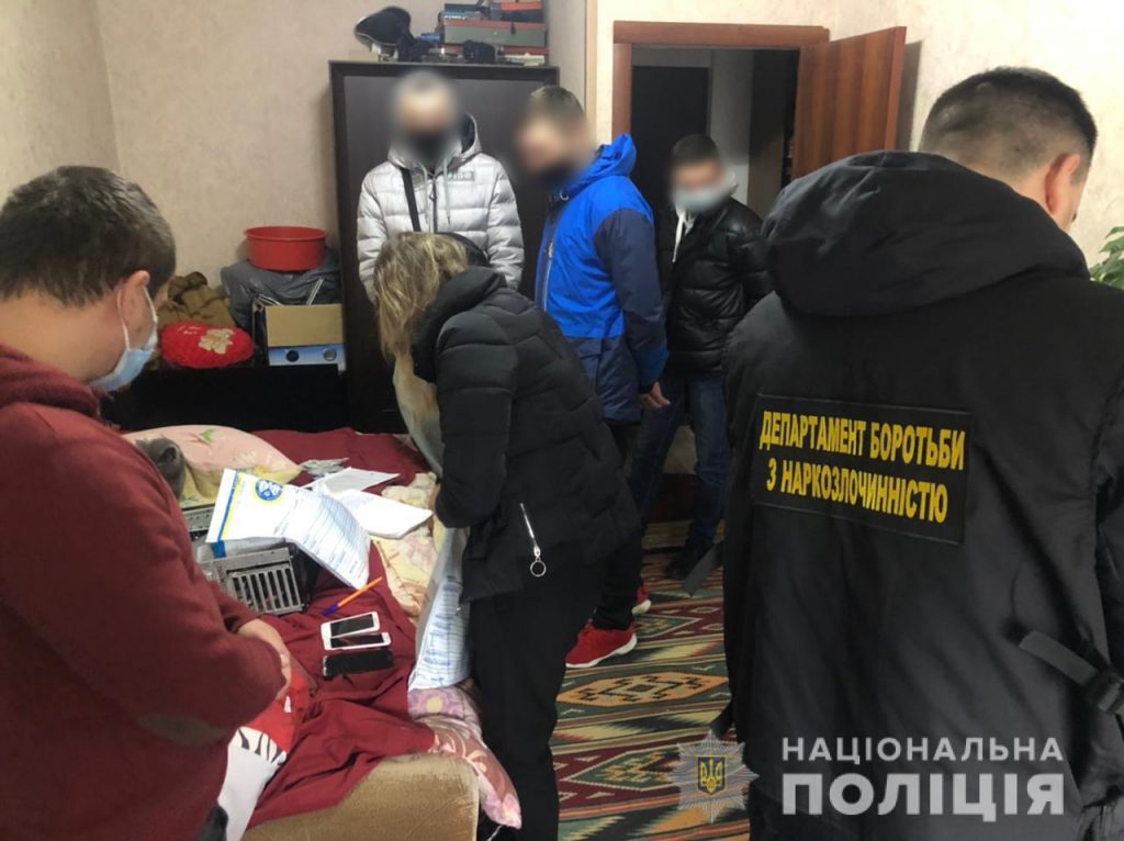 На Харьковщине разоблачили организаторов сети интернет-магазинов по продаже наркотиков (фото)