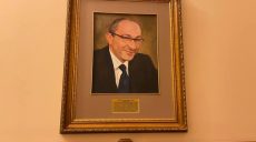 В мэрии Харькова выставили художественный портрет Геннадия Кернеса (фото)