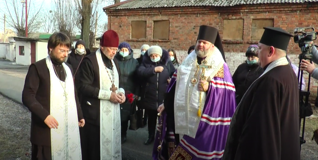 Біля харківського храму вшанували пам’ять загиблих на Донбасі (відео)