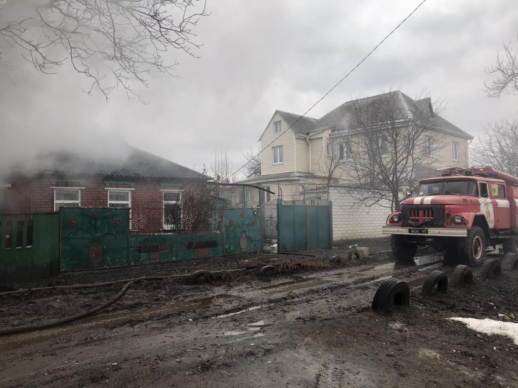 В Харькове горел большой частный дом (фото)