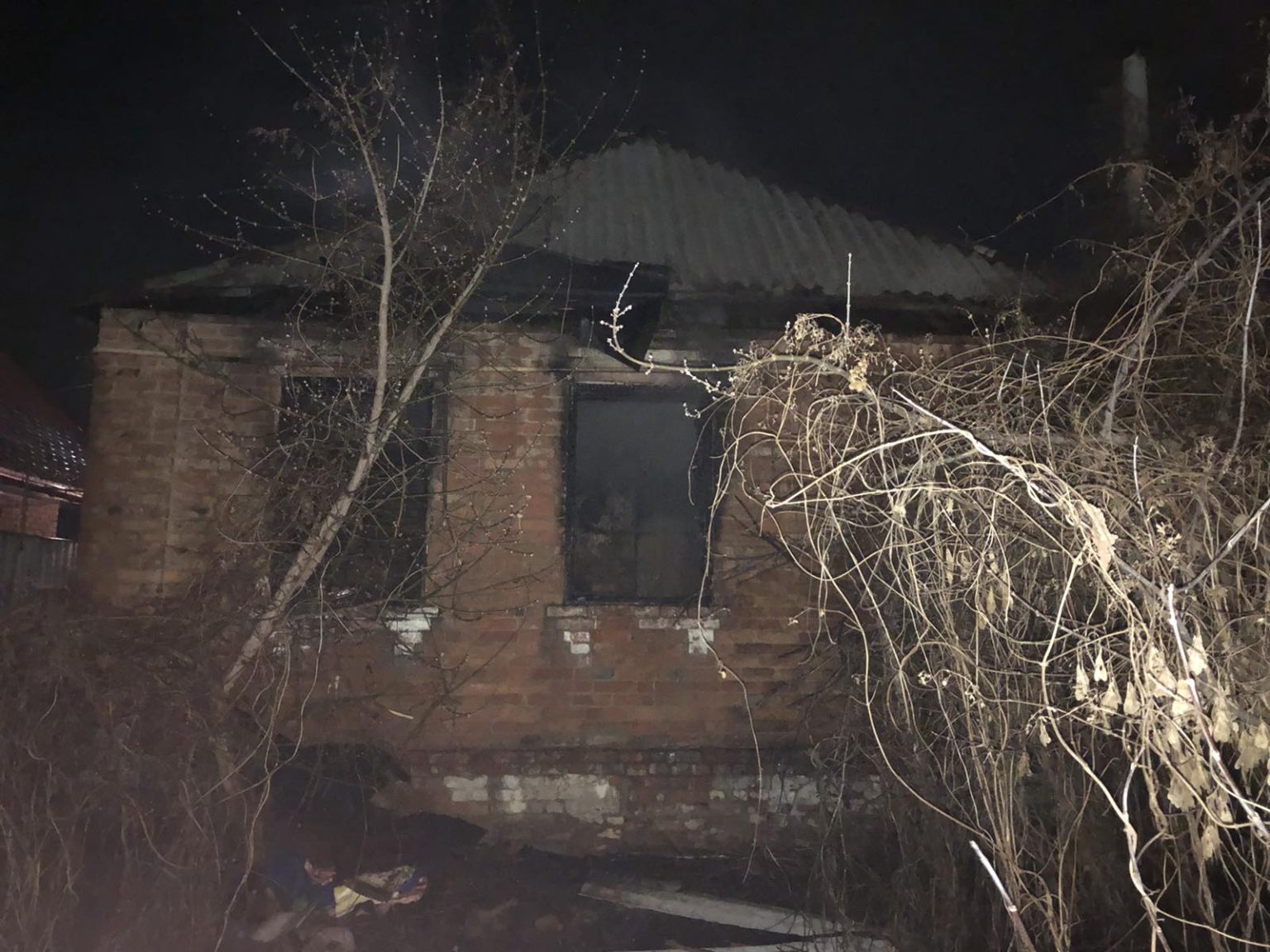 Под Харьковом сгорел дом (фото)