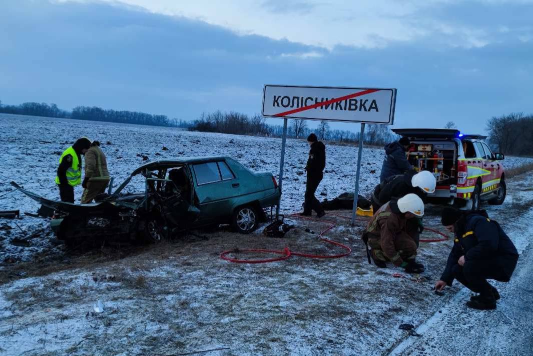 На Харьковщине в ДТП погибли два человека (фоторепортаж)