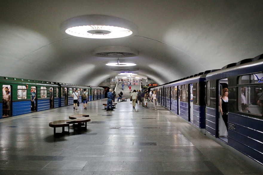 В метро Харькова, возле пунктов приема коммунальных платежей установят скамейки