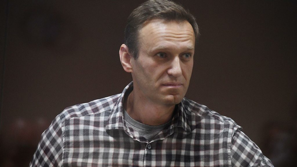 Российский оппозиционер Навальный объявил голодовку в колонии