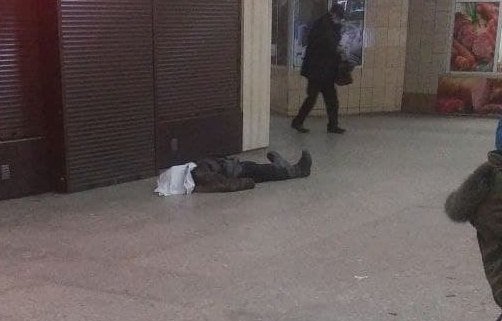 В харьковском метро умерла неизвестная женщина (фото)