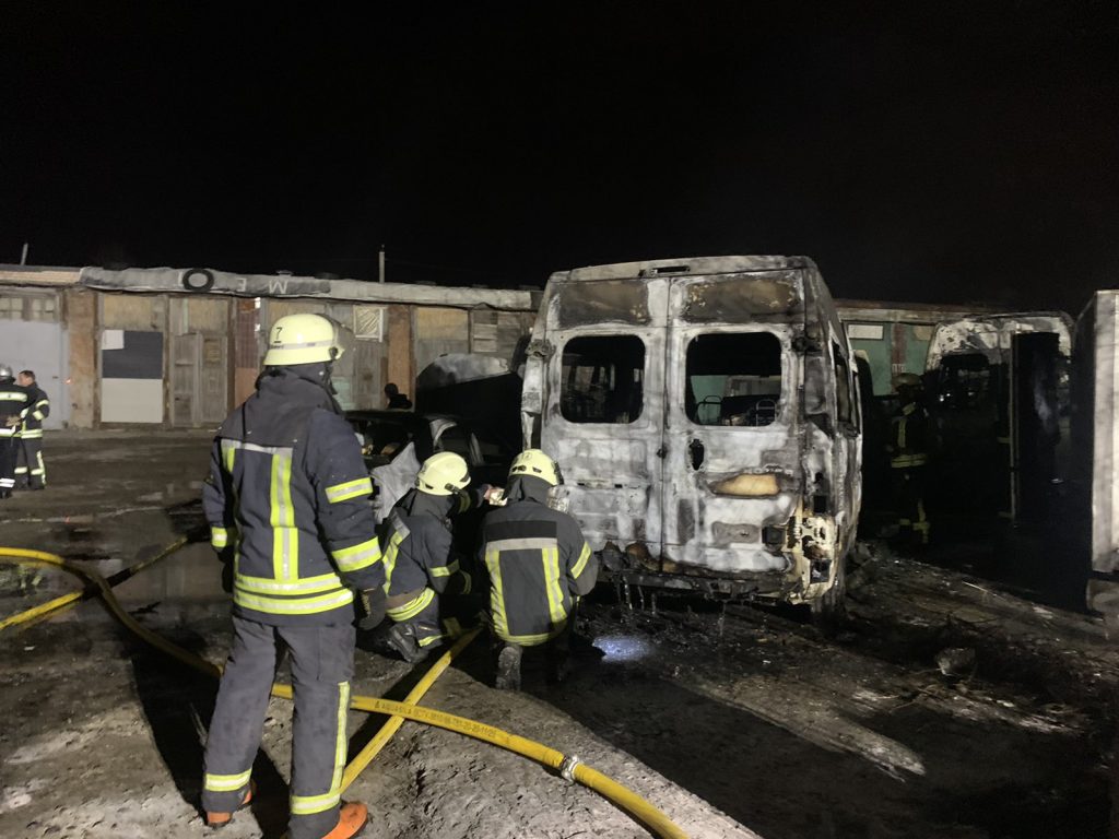 Пожар на парковке Минобороны в Харькове (фото, подробности)