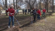 В Харькове начинается весенняя уборка парков, скверов, придомовых территорий