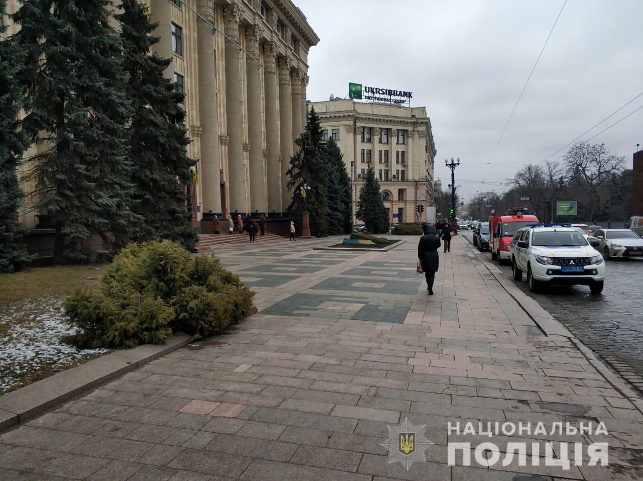 Возле здании ХОГА бомбу не нашли (фото)