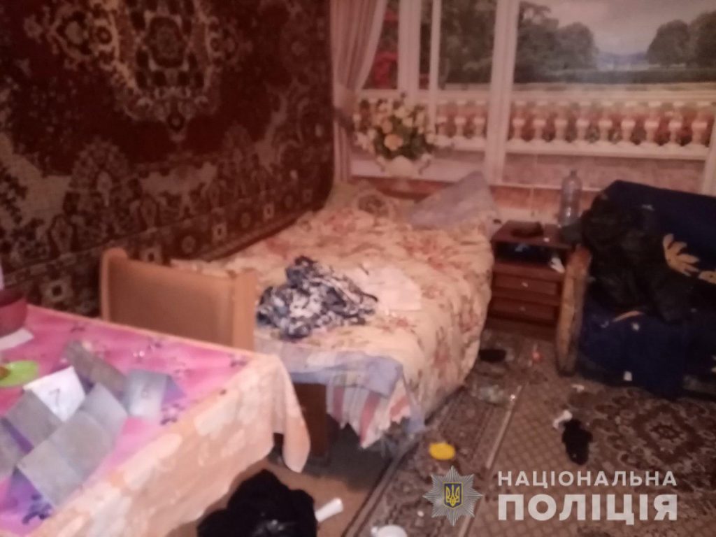 На Харьковщине ревнивец пытался зарезать гостя своей жены (фото)