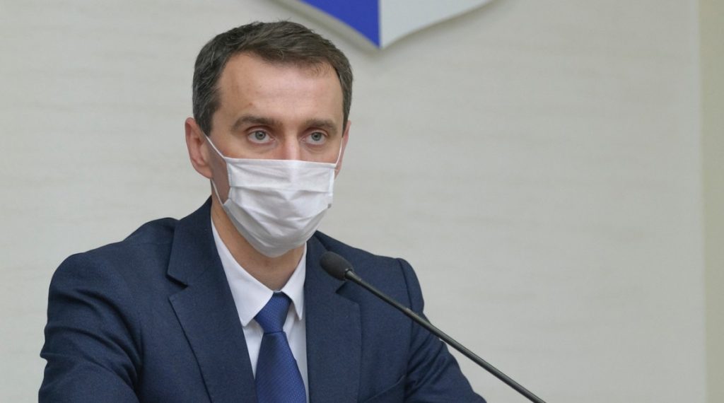 Чиновники отрицают, что главный санврач Украины заболел коронавирусом из-за прививки
