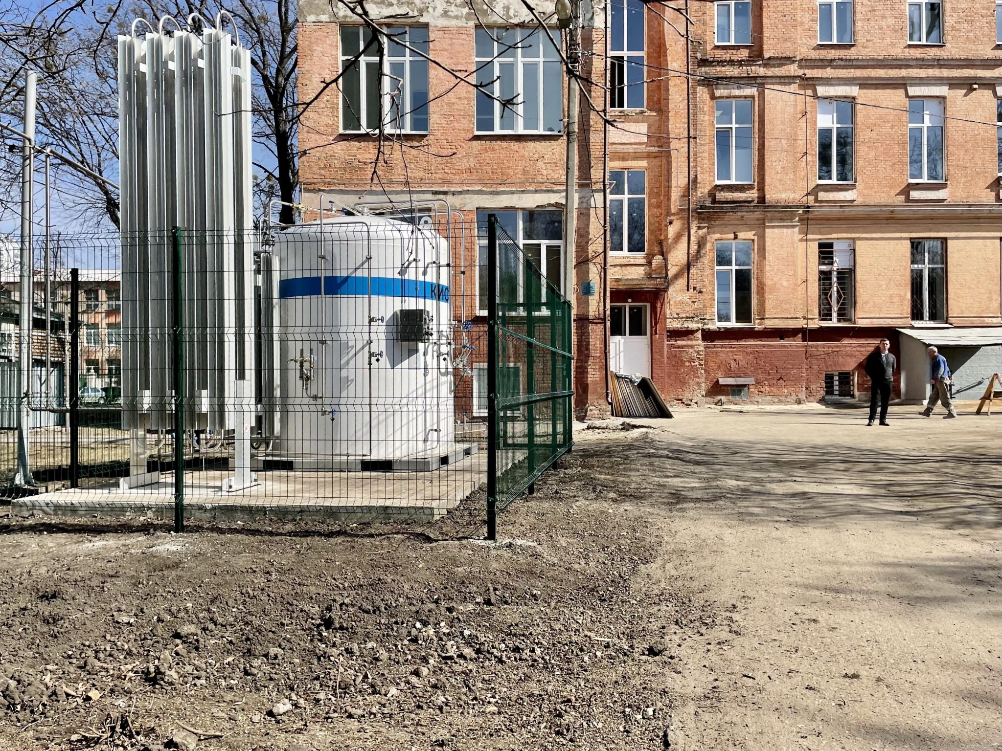 В офтальмологическом корпусе областной больницы установили отдельную кислородную бочку