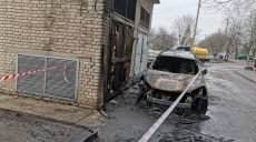 Ночью под Харьковом сгорела иномарка (фото)