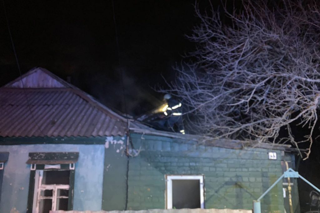На Харьковщине загорелся жилой дом (фото)