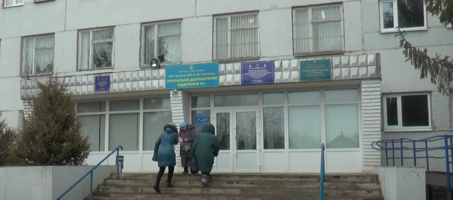 COVID-пацієнтів із Харкова везуть до Чугуєва: як це пояснюють чиновники ОДА (відео)