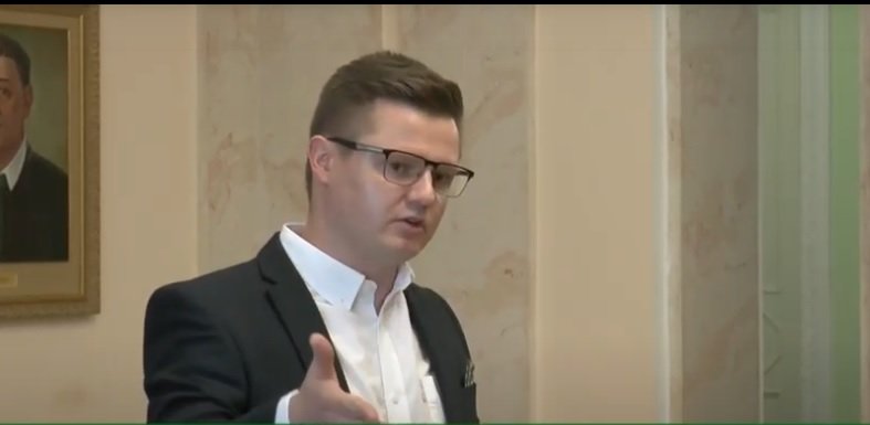 «Людей накрутили» — харьковский вице-губернатор отреагировал на митинг актеров