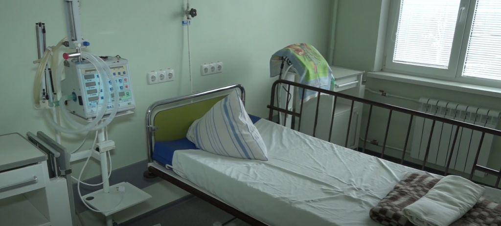 Лікарі Харківщини кажуть, що місць для COVID-хворих немає, а в ХОДА запевняють: ситуація контрольована (відео)