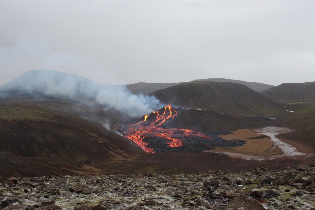 Землетрясение в Исландии пробудило давно потухший вулкан (видео, фото)