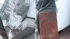 Активисты хотят снести памятник Островскому в Харькове