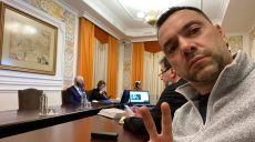 Советник главы делегации Украины в ТКГ по Донбассу отказался общаться на украинском
