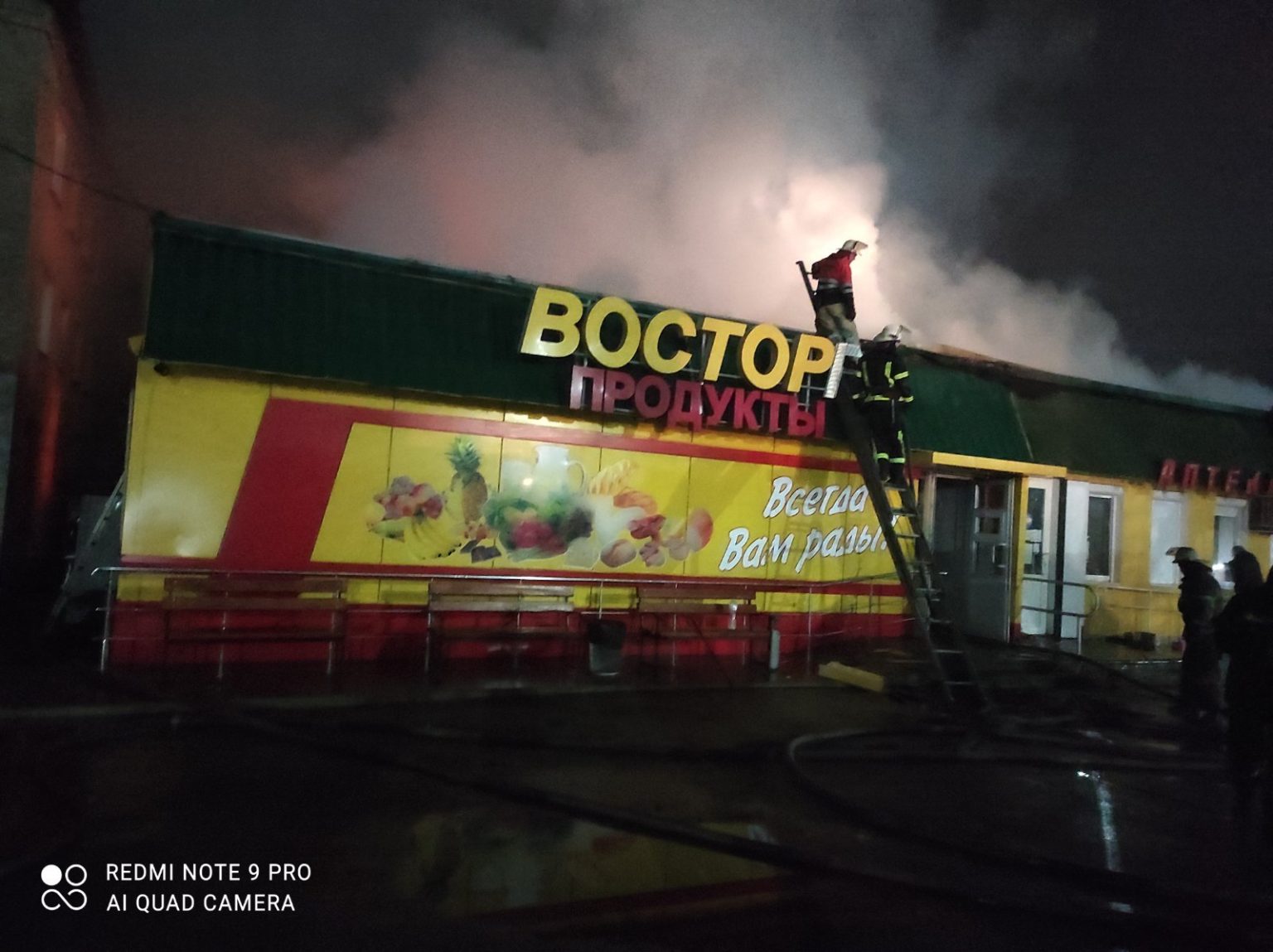 На Харьковщине сгорел продовольственный магазин (фото)