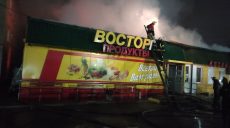 На Харьковщине сгорел продовольственный магазин (фото)