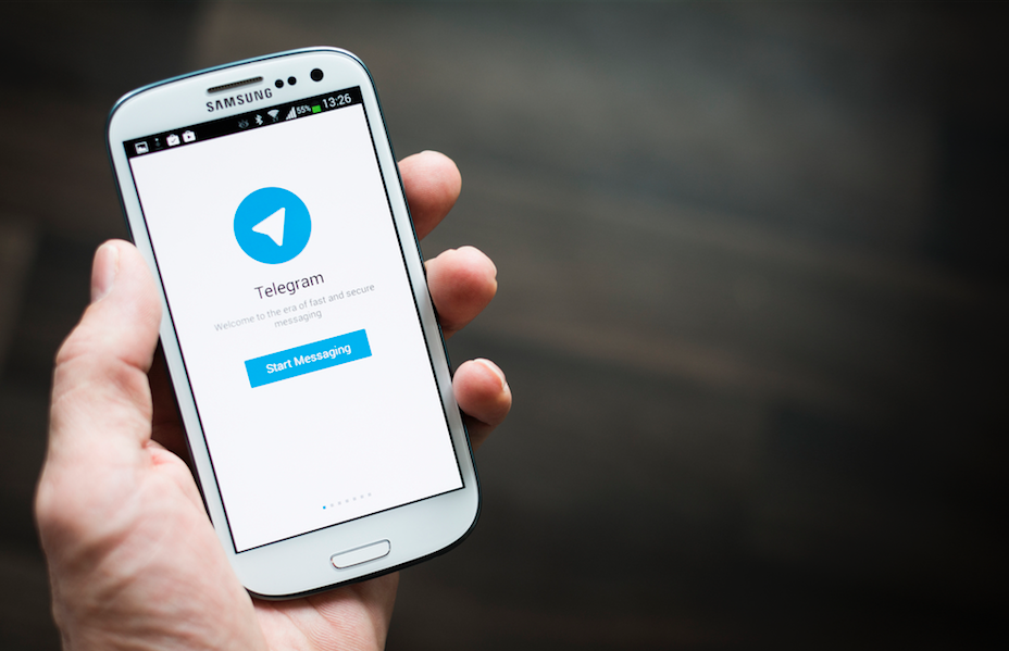Украинцы просят Зеленского запретить мессенджер Telegram