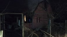 На Харьковщине подожгли двухэтажную дачу (фото)