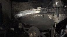На Харьковщине в гараже сгорел катер (фото)