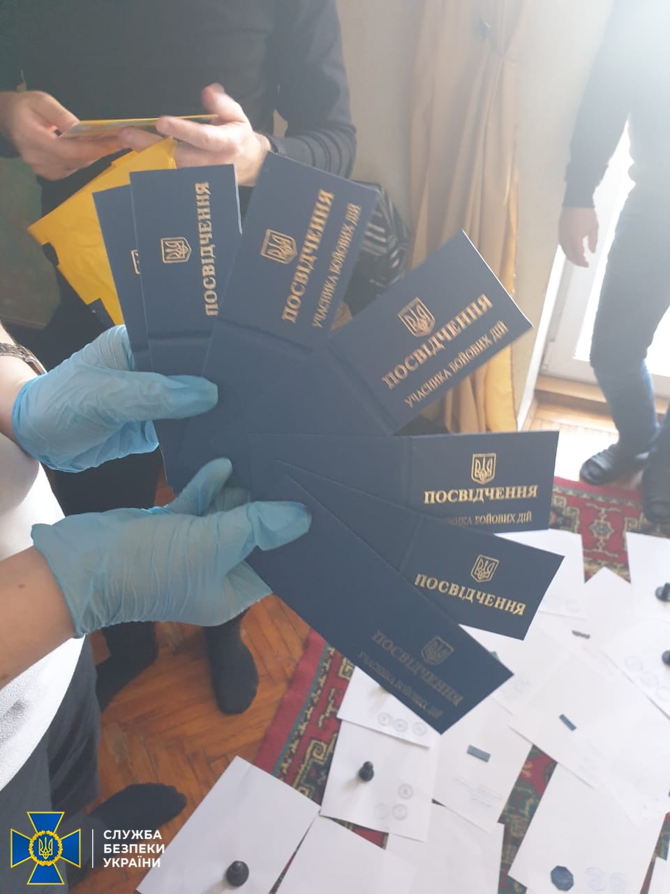 В Харькове нашли подпольную лабораторию по производству поддельных документов (фото)