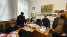 Долларовые взятки за возможность жить в общежитии: руководители «ХТЗ» предстанут перед судом (фото)