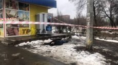 На Салтовке посреди улицы умер молодой парень (видео)