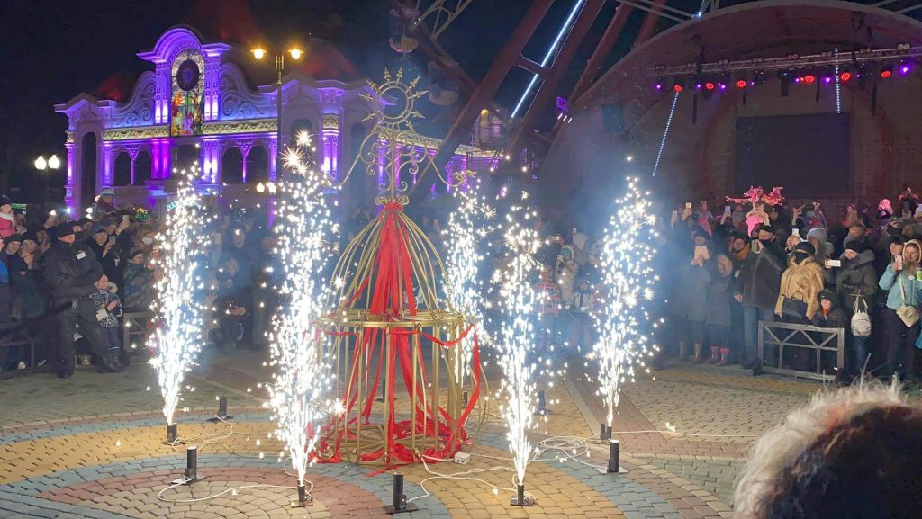 Песни, танцы и «сожжение» Марены: в парке Горького отметили Масленицу (фото, видео)