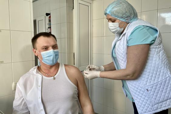 В харьковском облздраве нашли сотрудника, готового вакцинироваться против COVID-19