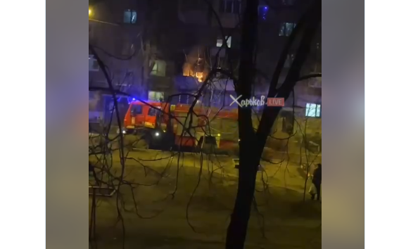 В Харькове ночью произошел пожар в многоэтажке (видео)