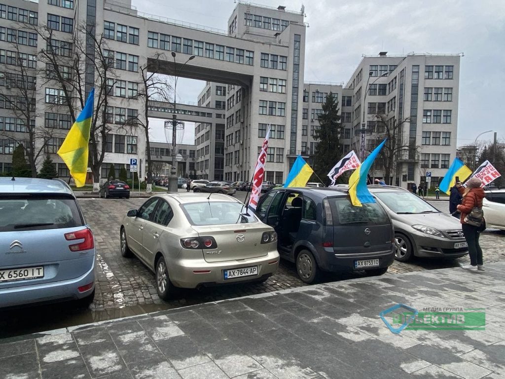 Противники «коксохима» вышли на пикет на площадь Свободы (фото)