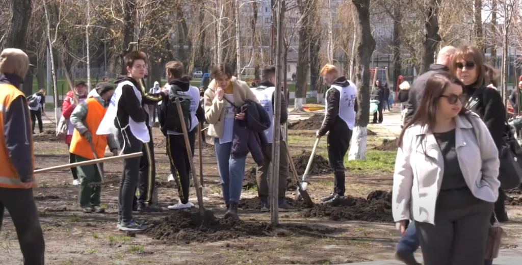 У сквері Сафарова планують оновити спортивні тренажери (відео)