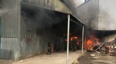В Харькове потушили пожар в цеху (фото)
