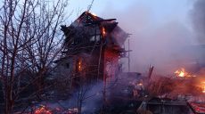 Под Харьковом сгорела дача (фото)