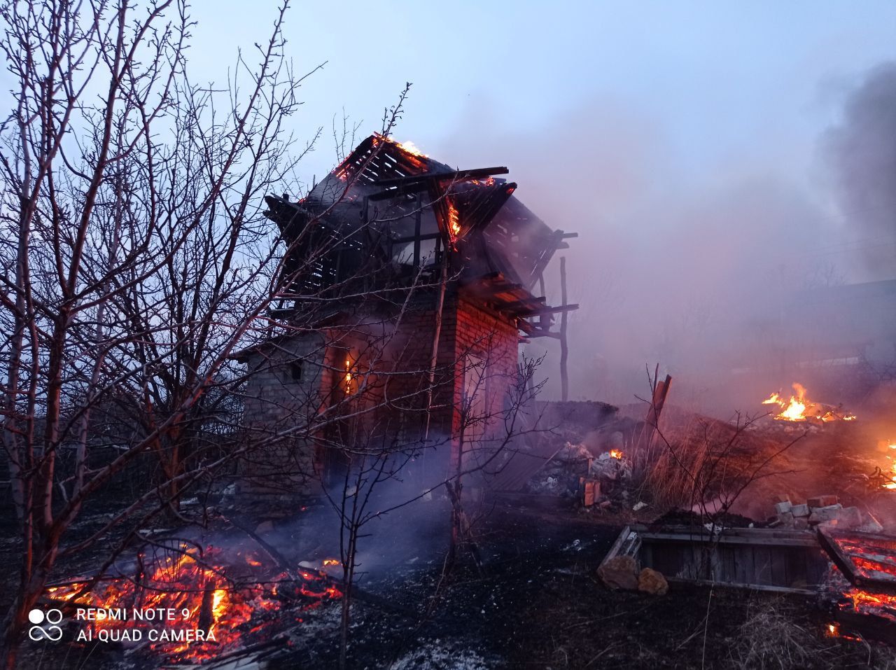 Под Харьковом сгорела дача (фото)